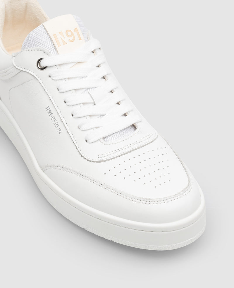 Court M AB - Blanc